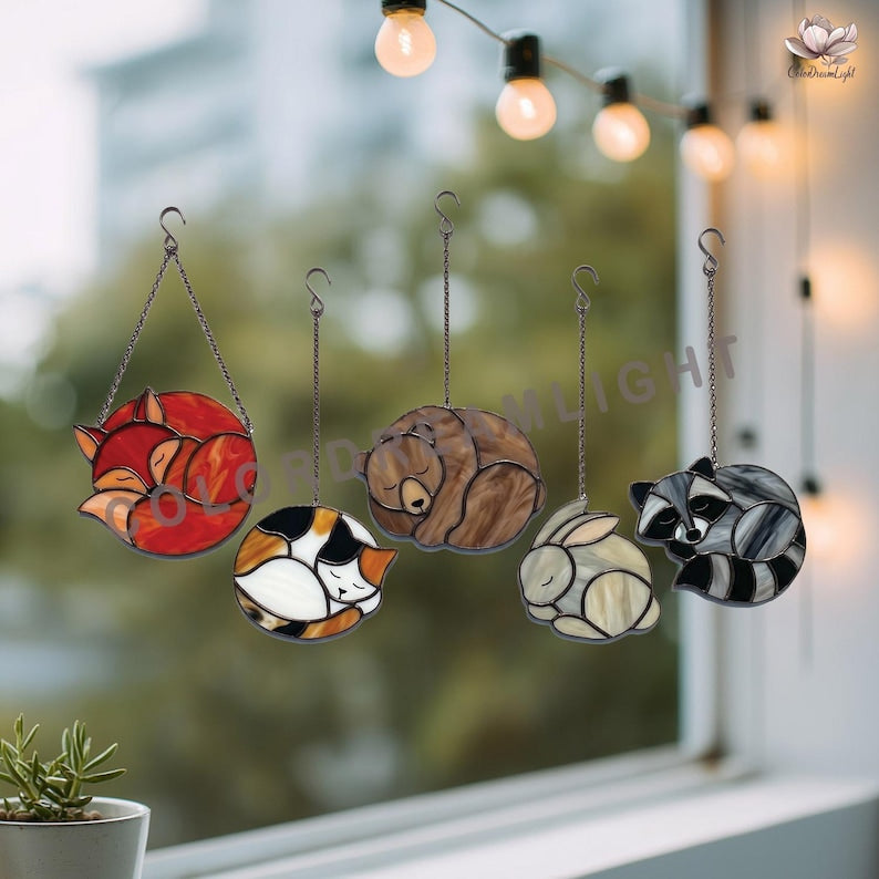 Sleeping woodland animal stained glass pattern preview 3